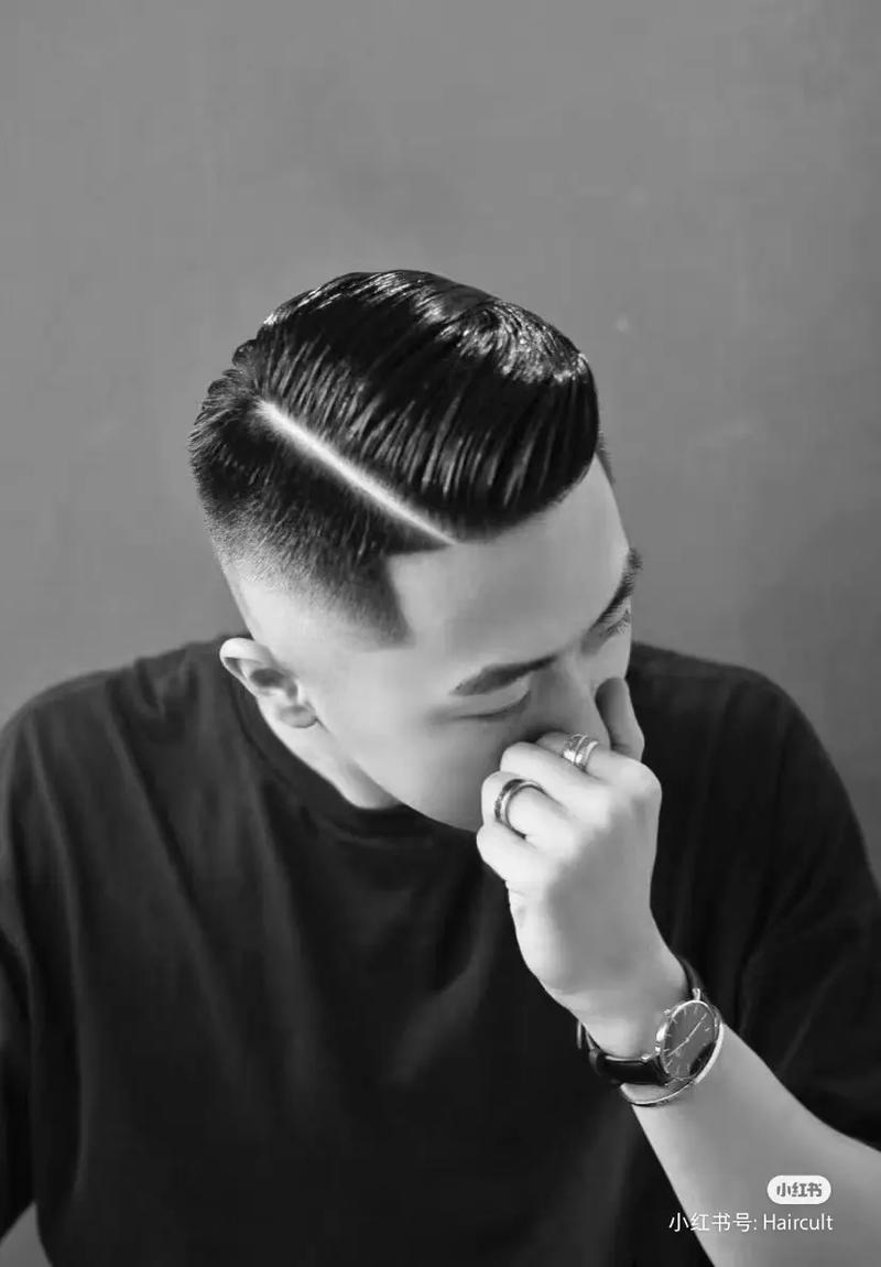 偏分背头怎么梳才够帅?-图1 偏分背头怎么梳才够帅?-图1