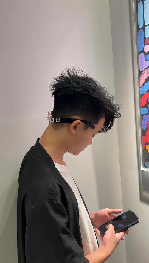 偏分背头怎么梳才够帅?-图3 偏分背头怎么梳才够帅?-图3