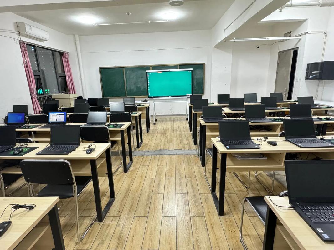 成都网站建设培训学校,学完能就业吗?-图2 成都网站建设培训学校,学完能就业吗?-图2